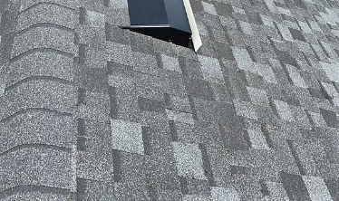 Asphalt Shingle Roof. Onyx Black.